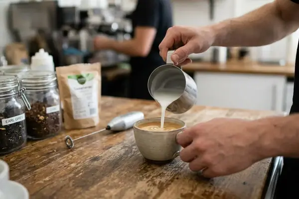 Tea Latte Basics: A Beginner’s Guide to Flavor, Milk, and Sweetness
